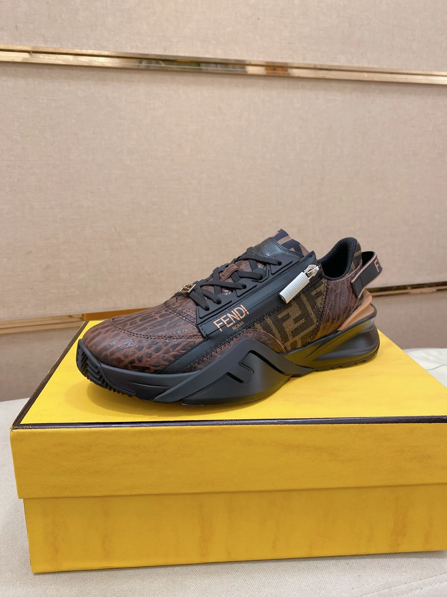 Factory price: 620💰(high version) [Fendi] Fendi’s latest casual shoes for men! Available at counters simultaneously! A one-to-one replica of the original. Made entirely of imported top-grain calfskin, the interior is made of top-grain water-dyed cowhide, and the original factory-supplied rubber outsole. Leading new fashion concepts. Matching code: 38-44 can be customized, 45 is not returnable!